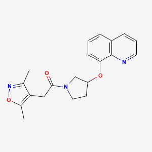 molecular formula C20H21N3O3 B2868875 2-(3,5-二甲基异恶唑-4-基)-1-(3-(喹啉-8-氧基)吡咯烷-1-基)乙酮 CAS No. 2034276-98-5
