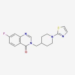molecular formula C17H17FN4OS B2869640 7-Fluoro-3-{[1-(1,3-thiazol-2-yl)piperidin-4-yl]methyl}-3,4-dihydroquinazolin-4-one CAS No. 2415471-74-6