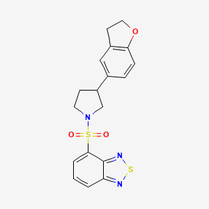 molecular formula C18H17N3O3S2 B2869645 4-{[3-(2,3-二氢-1-苯并呋喃-5-基)吡咯烷-1-基]磺酰基}-2,1,3-苯并噻二唑 CAS No. 2097858-39-2