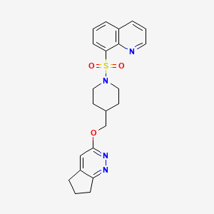 molecular formula C22H24N4O3S B2870788 8-[4-(6,7-Dihydro-5H-cyclopenta[c]pyridazin-3-yloxymethyl)piperidin-1-yl]sulfonylquinoline CAS No. 2319640-20-3