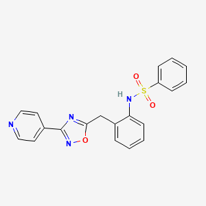 molecular formula C20H16N4O3S B2870963 N-(2-((3-(pyridin-4-yl)-1,2,4-oxadiazol-5-yl)methyl)phenyl)benzenesulfonamide CAS No. 1797959-95-5