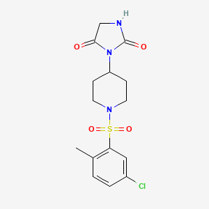 molecular formula C15H18ClN3O4S B2872018 3-(1-((5-Chloro-2-methylphenyl)sulfonyl)piperidin-4-yl)imidazolidine-2,4-dione CAS No. 2034312-26-8