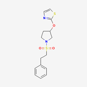 molecular formula C15H18N2O3S2 B2873224 2-((1-(苯乙基磺酰基)吡咯烷-3-基)氧基)噻唑 CAS No. 2201944-16-1