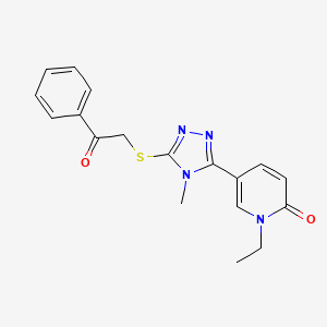 molecular formula C18H18N4O2S B2874672 1-ethyl-5-(4-methyl-5-((2-oxo-2-phenylethyl)thio)-4H-1,2,4-triazol-3-yl)pyridin-2(1H)-one CAS No. 1105209-65-1