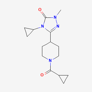 molecular formula C15H22N4O2 B2874890 3-(1-(cyclopropanecarbonyl)piperidin-4-yl)-4-cyclopropyl-1-methyl-1H-1,2,4-triazol-5(4H)-one CAS No. 1797583-61-9