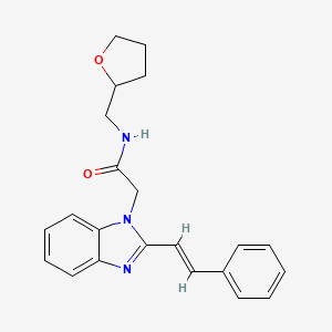 molecular formula C22H23N3O2 B2875343 (E)-2-(2-苯乙烯基-1H-苯并[d]咪唑-1-基)-N-((四氢呋喃-2-基)甲基)乙酰胺 CAS No. 955278-55-4