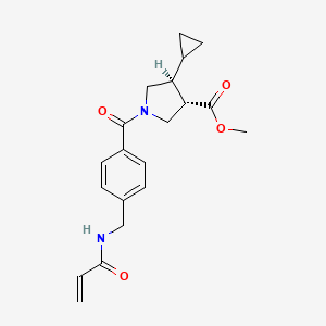 molecular formula C20H24N2O4 B2875993 Methyl (3S,4S)-4-cyclopropyl-1-[4-[(prop-2-enoylamino)methyl]benzoyl]pyrrolidine-3-carboxylate CAS No. 2361819-16-9