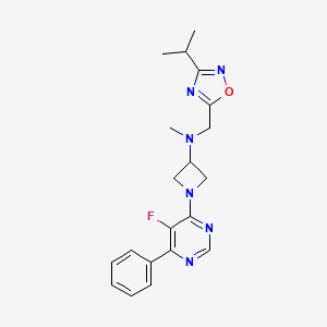 1-(5-Fluoro-6-phenylpyrimidin-4-yl)-N-methyl-N-[(3-propan-2-yl-1,2,4-oxadiazol-5-yl)methyl]azetidin-3-amine