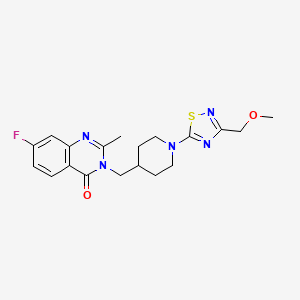 7-Fluoro-3-[[1-[3-(methoxymethyl)-1,2,4-thiadiazol-5-yl]piperidin-4-yl]methyl]-2-methylquinazolin-4-one