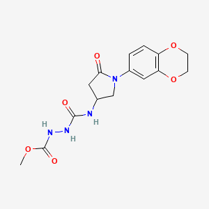 molecular formula C15H18N4O6 B2877115 Methyl 2-((1-(2,3-dihydrobenzo[b][1,4]dioxin-6-yl)-5-oxopyrrolidin-3-yl)carbamoyl)hydrazinecarboxylate CAS No. 897620-03-0