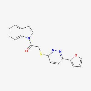 molecular formula C18H15N3O2S B2878325 2-((6-(Furan-2-yl)pyridazin-3-yl)thio)-1-(indolin-1-yl)ethanone CAS No. 872704-20-6