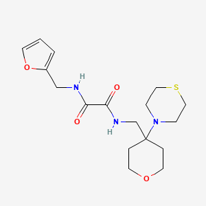 B2878434 N-(Furan-2-ylmethyl)-N'-[(4-thiomorpholin-4-yloxan-4-yl)methyl]oxamide CAS No. 2415513-94-7