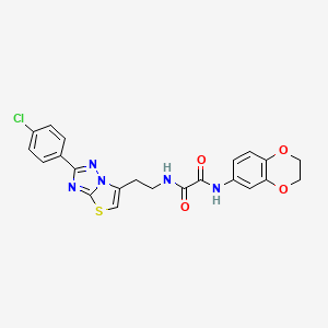 molecular formula C22H18ClN5O4S B2878476 N1-(2-(2-(4-氯苯基)噻唑并[3,2-b][1,2,4]三唑-6-基)乙基)-N2-(2,3-二氢苯并[b][1,4]二噁杂-6-基)草酰胺 CAS No. 894037-89-9