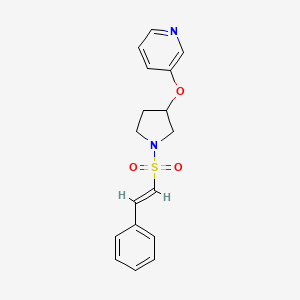B2880067 3-[1-[(E)-2-Phenylethenyl]sulfonylpyrrolidin-3-yl]oxypyridine CAS No. 2111905-67-8