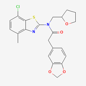 molecular formula C22H21ClN2O4S B2882375 2-(benzo[d][1,3]dioxol-5-yl)-N-(7-chloro-4-methylbenzo[d]thiazol-2-yl)-N-((tetrahydrofuran-2-yl)methyl)acetamide CAS No. 922040-94-6