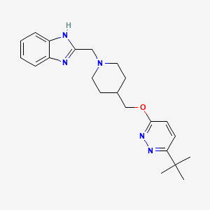 molecular formula C22H29N5O B2883228 2-[[4-[(6-Tert-butylpyridazin-3-yl)oxymethyl]piperidin-1-yl]methyl]-1H-benzimidazole CAS No. 2320210-61-3
