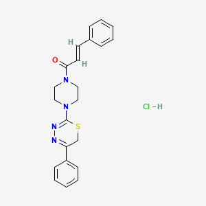 molecular formula C22H23ClN4OS B2884018 (E)-3-苯基-1-(4-(5-苯基-6H-1,3,4-噻二嗪-2-基)哌嗪-1-基)丙-2-烯-1-酮盐酸盐 CAS No. 1351663-52-9