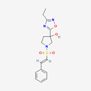 3-(3-Ethyl-1,2,4-oxadiazol-5-yl)-1-[(E)-2-phenylethenyl]sulfonylpyrrolidin-3-ol
