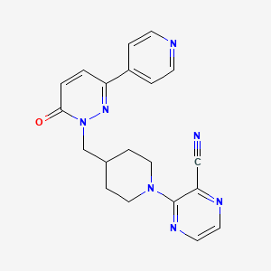 3-(4-{[6-Oxo-3-(pyridin-4-yl)-1,6-dihydropyridazin-1-yl]methyl}piperidin-1-yl)pyrazine-2-carbonitrile
