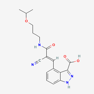 molecular formula C18H20N4O4 B2885693 4-[(E)-2-Cyano-3-oxo-3-(3-propan-2-yloxypropylamino)prop-1-enyl]-1H-indazole-3-carboxylic acid CAS No. 2094950-64-6