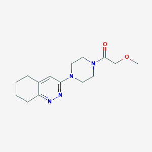 2-Methoxy-1-(4-(5,6,7,8-tetrahydrocinnolin-3-yl)piperazin-1-yl)ethanone