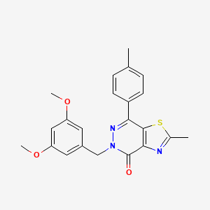 molecular formula C22H21N3O3S B2888101 5-(3,5-二甲氧基苄基)-2-甲基-7-(对甲苯基)噻唑并[4,5-d]哒嗪-4(5H)-酮 CAS No. 941897-53-6