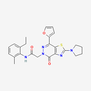 molecular formula C24H25N5O3S B2890565 N-(2-ethyl-6-methylphenyl)-2-(7-(furan-2-yl)-4-oxo-2-(pyrrolidin-1-yl)thiazolo[4,5-d]pyridazin-5(4H)-yl)acetamide CAS No. 1105240-99-0