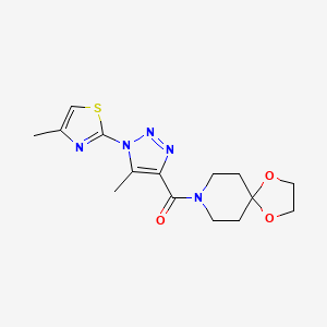 molecular formula C15H19N5O3S B2891204 （5-甲基-1-(4-甲基噻唑-2-基)-1H-1,2,3-三唑-4-基）（1,4-二氧杂-8-氮杂螺[4.5]癸-8-基）甲苯酮 CAS No. 1286698-16-5