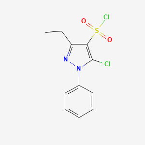 molecular formula C11H10Cl2N2O2S B2892421 5-Chloro-3-ethyl-1-phenylpyrazole-4-sulfonyl chloride CAS No. 1551273-05-2
