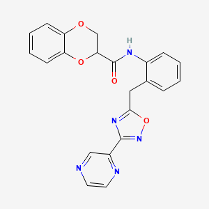 molecular formula C22H17N5O4 B2892628 N-(2-((3-(吡嗪-2-基)-1,2,4-恶二唑-5-基)甲基)苯基)-2,3-二氢苯并[b][1,4]二噁杂环-2-甲酰胺 CAS No. 2034535-49-2