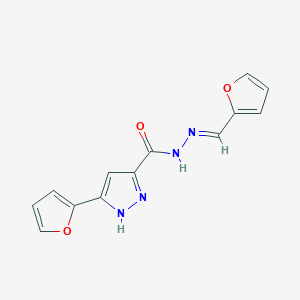 molecular formula C13H10N4O3 B2892704 (E)-3-(呋喃-2-基)-N'-(呋喃-2-基亚甲基)-1H-吡唑-5-甲酰肼 CAS No. 1285494-23-6