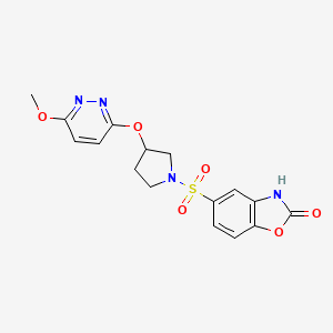 molecular formula C16H16N4O6S B2892865 5-((3-((6-methoxypyridazin-3-yl)oxy)pyrrolidin-1-yl)sulfonyl)benzo[d]oxazol-2(3H)-one CAS No. 2034224-64-9