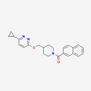 molecular formula C24H25N3O2 B2893034 3-Cyclopropyl-6-{[1-(naphthalene-2-carbonyl)piperidin-4-yl]methoxy}pyridazine CAS No. 2320545-37-5
