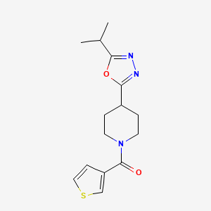 (4-(5-Isopropyl-1,3,4-oxadiazol-2-yl)piperidin-1-yl)(thiophen-3-yl)methanone