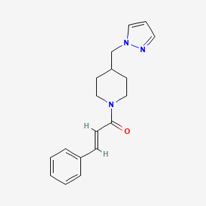 molecular formula C18H21N3O B2893863 (E)-1-(4-((1H-pyrazol-1-yl)methyl)piperidin-1-yl)-3-phenylprop-2-en-1-one CAS No. 1286744-28-2