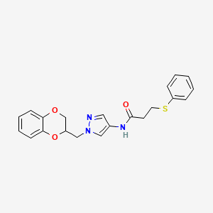 molecular formula C21H21N3O3S B2894002 N-(1-((2,3-dihydrobenzo[b][1,4]dioxin-2-yl)methyl)-1H-pyrazol-4-yl)-3-(phenylthio)propanamide CAS No. 1797553-38-8