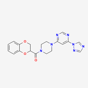 molecular formula C19H19N7O3 B2895759 (4-(6-(1H-1,2,4-triazol-1-yl)pyrimidin-4-yl)piperazin-1-yl)(2,3-dihydrobenzo[b][1,4]dioxin-2-yl)methanone CAS No. 1795189-76-2