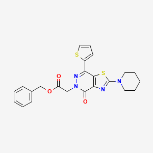 molecular formula C23H22N4O3S2 B2896421 苯甲酸苄酯 2-(4-氧代-2-(哌啶-1-基)-7-(噻吩-2-基)噻唑并[4,5-d]嘧啶-5(4H)-基) CAS No. 1105219-86-0
