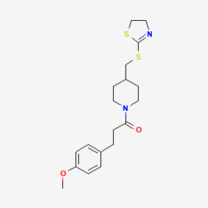 1-(4-(((4,5-Dihydrothiazol-2-yl)thio)methyl)piperidin-1-yl)-3-(4-methoxyphenyl)propan-1-one