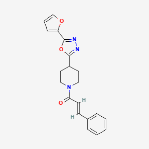 (E)-1-(4-(5-(furan-2-yl)-1,3,4-oxadiazol-2-yl)piperidin-1-yl)-3-phenylprop-2-en-1-one
