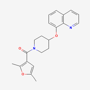 B2898749 (2,5-Dimethylfuran-3-yl)(4-(quinolin-8-yloxy)piperidin-1-yl)methanone CAS No. 1904320-72-4