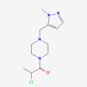 molecular formula C12H19ClN4O B2899501 2-Chloro-1-[4-[(2-methylpyrazol-3-yl)methyl]piperazin-1-yl]propan-1-one CAS No. 2411220-66-9