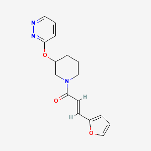 (E)-3-(furan-2-yl)-1-(3-(pyridazin-3-yloxy)piperidin-1-yl)prop-2-en-1-one