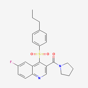 molecular formula C23H23FN2O3S B2899876 6-Fluoro-4-[(4-propylphenyl)sulfonyl]-3-(pyrrolidin-1-ylcarbonyl)quinoline CAS No. 1111013-84-3