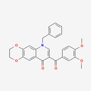 molecular formula C27H23NO6 B2900631 6-Benzyl-8-(3,4-dimethoxybenzoyl)-2,3-dihydro-[1,4]dioxino[2,3-g]quinolin-9-one CAS No. 866808-16-4