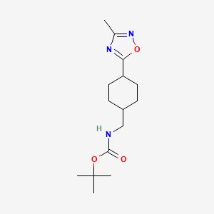 molecular formula C15H25N3O3 B2900657 Tert-butyl {[4-(3-methyl-1,2,4-oxadiazol-5-yl)cyclohexyl]methyl}carbamate CAS No. 2059015-21-1