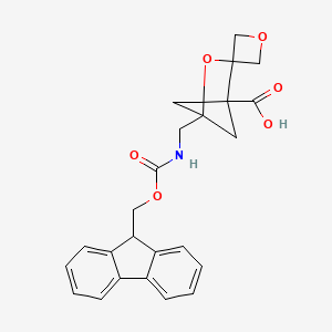 molecular formula C24H23NO6 B2901310 1-[(9H-Fluoren-9-ylmethoxycarbonylamino)methyl]spiro[2-oxabicyclo[2.1.1]hexane-3,3'-oxetane]-4-carboxylic acid CAS No. 2490401-41-5