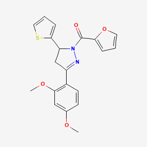 molecular formula C20H18N2O4S B2901379 (3-(2,4-dimethoxyphenyl)-5-(thiophen-2-yl)-4,5-dihydro-1H-pyrazol-1-yl)(furan-2-yl)methanone CAS No. 1448046-05-6