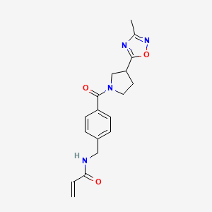 N-[[4-[3-(3-Methyl-1,2,4-oxadiazol-5-yl)pyrrolidine-1-carbonyl]phenyl]methyl]prop-2-enamide