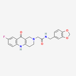 molecular formula C22H20FN3O4 B2904299 N-(苯并[d][1,3]二氧杂环-5-基甲基)-2-(8-氟-10-氧代-3,4-二氢苯并[b][1,6]萘啶-2(1H,5H,10H)-基)乙酰胺 CAS No. 1251634-61-3